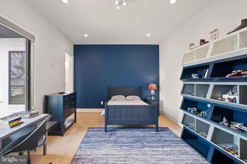 Bedroom - 1054 Kinglet Ct, Mclean, VA 22101 photo 4 of 6