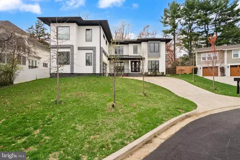 Exterior - 1054 Kinglet Ct, Mclean, VA 22101 photo 2 of 7