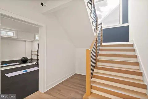 Entry Way - 1054 Kinglet Ct, Mclean, VA 22101 photo 6 of 8