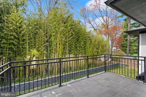 Exterior - 1054 Kinglet Ct, Mclean, VA 22101 photo 6 of 7