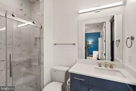 Bath - 1054 Kinglet Ct, Mclean, VA 22101 photo 5 of 6