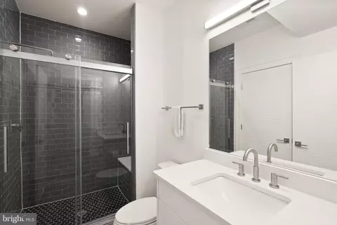 Bath - 1054 Kinglet Ct, Mclean, VA 22101 photo 6 of 6