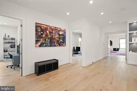 Entry Way - 1054 Kinglet Ct, Mclean, VA 22101 photo 5 of 8
