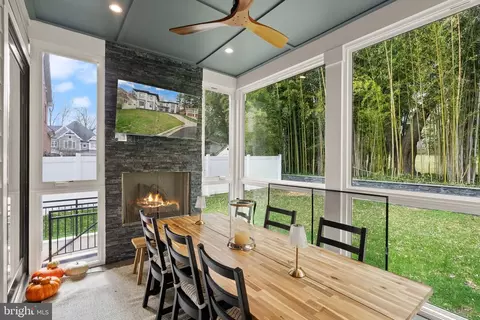 Exterior - 1054 Kinglet Ct, Mclean, VA 22101 photo 4 of 7