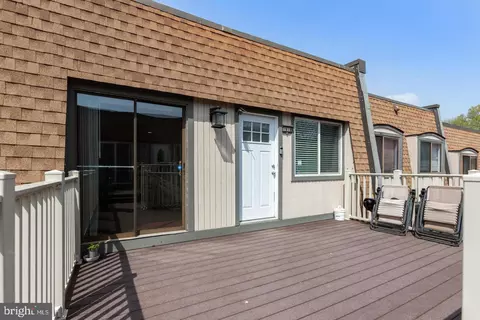 7918 E Casa Grande Pl #124E, Alexandria, VA 22309