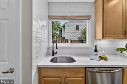 Kitchen - 1978 Winterport Cluster Cluster, Reston, VA 20191 photo 6 of 8