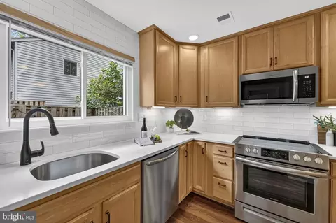 Kitchen - 1978 Winterport Cluster Cluster, Reston, VA 20191 photo 5 of 8