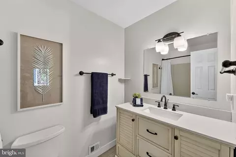 Bath - 1978 Winterport Cluster Cluster, Reston, VA 20191 photo 2 of 6