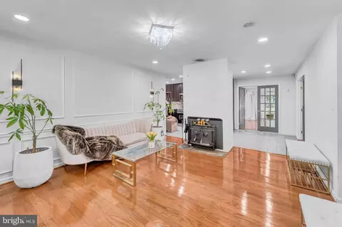 Entry Way - 7415 Hastings St, Springfield, VA 22150 photo 2 of 4