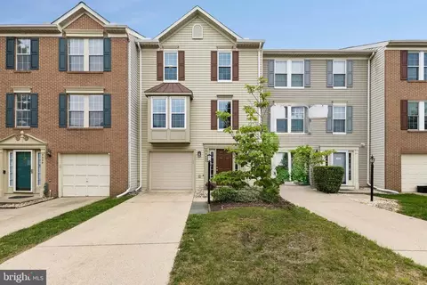 7452 Gadsby Sq, Alexandria, VA 22315