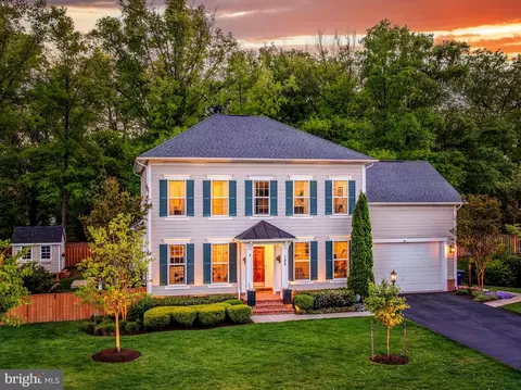 105 Heglar Oaks Ct, Herndon, VA 20170