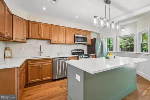 Kitchen - 1309 Northgate Sq, Reston, VA 20190 photo 2 of 5