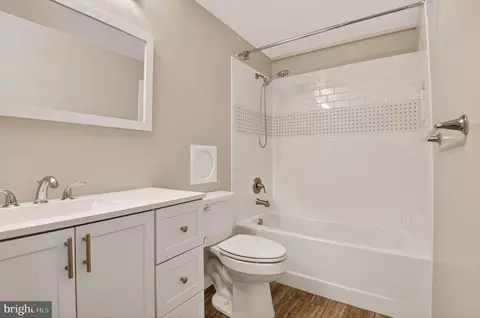 Bath - 8923 Park Forest Dr, Springfield, VA 22152 photo 3 of 4
