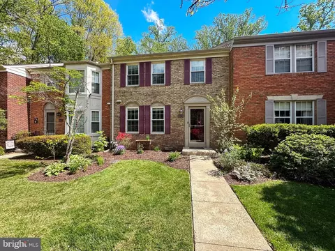 Exterior - 8923 Park Forest Dr, Springfield, VA 22152 photo 2 of 9
