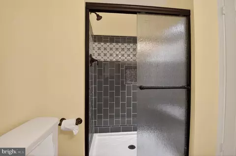 Bath - 8923 Park Forest Dr, Springfield, VA 22152 photo 2 of 4