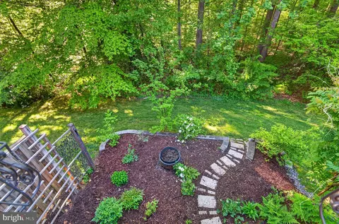 Exterior - 8923 Park Forest Dr, Springfield, VA 22152 photo 6 of 9