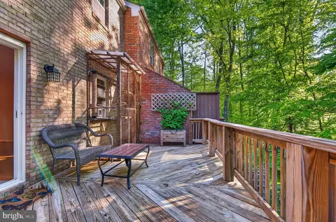 Exterior - 8923 Park Forest Dr, Springfield, VA 22152 photo 5 of 9