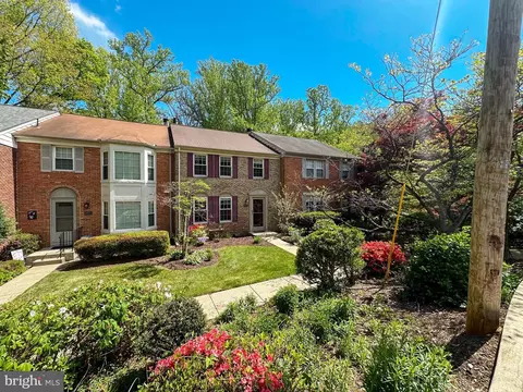 Exterior - 8923 Park Forest Dr, Springfield, VA 22152 photo 7 of 9