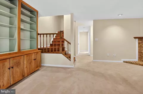 Living - 8923 Park Forest Dr, Springfield, VA 22152 photo 3 of 7