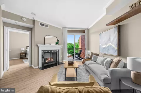 4490 Market Commons Dr #413, Fairfax, VA 22033