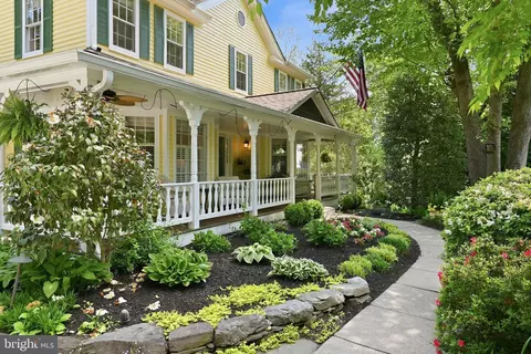 10204 Yellow Pine Dr, Vienna, VA 22182