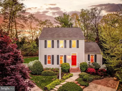 11686 Stockbridge Ln, Reston, VA 20194