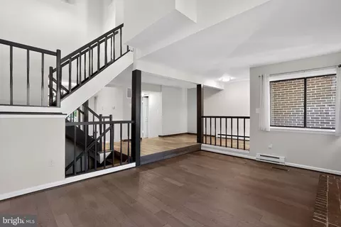 Living - 2173 Glencourse Ln, Reston, VA 20191 photo 2 of 4