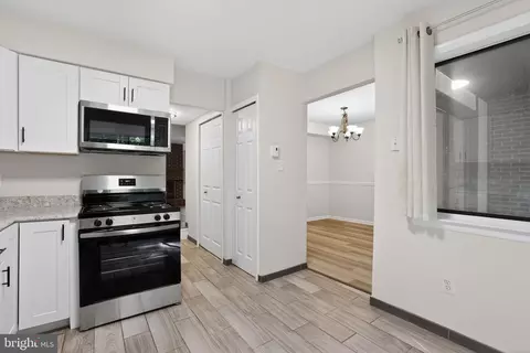 Entry Way - 2173 Glencourse Ln, Reston, VA 20191 photo 3 of 4