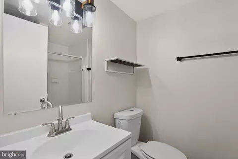 Bath - 2173 Glencourse Ln, Reston, VA 20191 photo 3 of 3