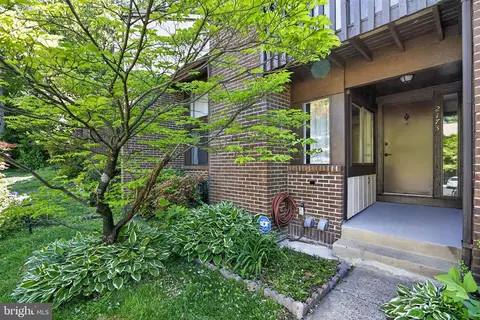 Exterior - 2173 Glencourse Ln, Reston, VA 20191 photo 2 of 3