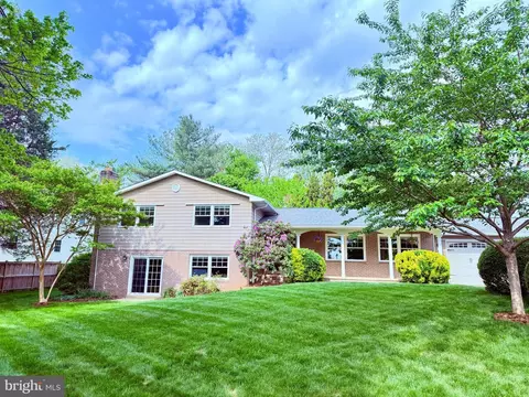 4510 Rhett Ln, Fairfax, VA 22030
