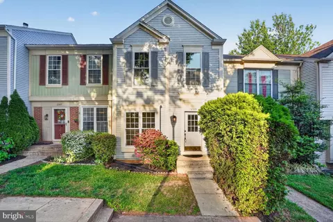 12109 Wedgeway Pl, Fairfax, VA 22033