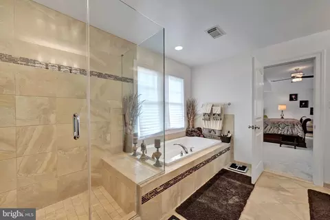 Bath - 6200 Hanover Ave, Springfield, VA 22150 photo 9 of 11