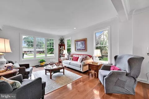 Living - 6200 Hanover Ave, Springfield, VA 22150 photo 3 of 5