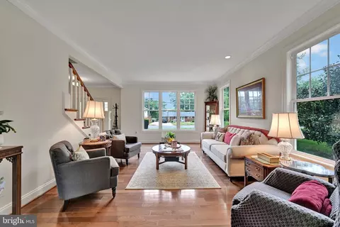 Living - 6200 Hanover Ave, Springfield, VA 22150 photo 2 of 5