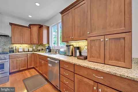 Kitchen - 6200 Hanover Ave, Springfield, VA 22150 photo 5 of 6