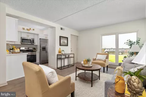 8601 Sacramento Dr #B, Alexandria, VA 22309