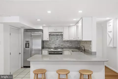 Kitchen - 9614 Percussion Way, Vienna, VA 22182 photo 3 of 4