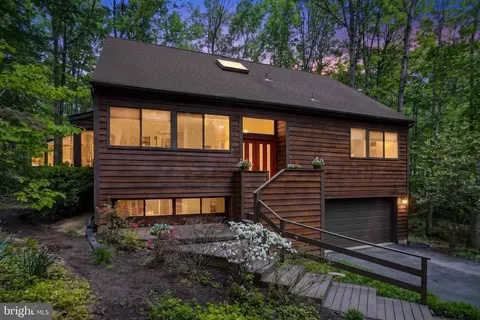 Exterior - 10714 Midsummer Dr, Reston, VA 20191 photo 5 of 6