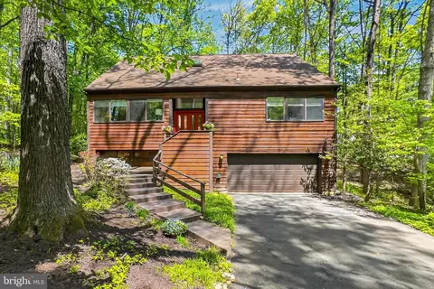 Exterior - 10714 Midsummer Dr, Reston, VA 20191 photo 6 of 6