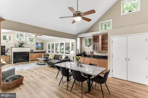 10714 Midsummer Dr, Reston, VA 20191