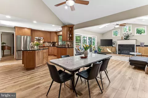 Dining - 10714 Midsummer Dr, Reston, VA 20191 photo 4 of 4