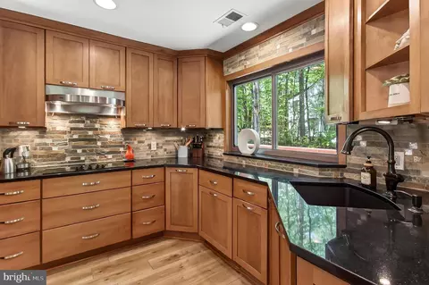 Kitchen - 10714 Midsummer Dr, Reston, VA 20191 photo 3 of 4