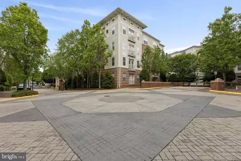 9480 Virginia Center Blvd #211, Vienna, VA 22181