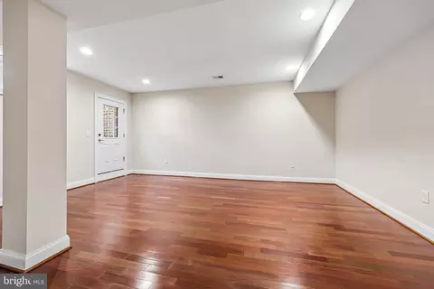 Living - 7008 Hamel Hill Ct, Mclean, VA 22101 photo 4 of 5