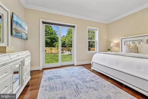 Bedroom - 7008 Hamel Hill Ct, Mclean, VA 22101 photo 3 of 13