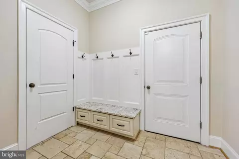 Entry Way - 7008 Hamel Hill Ct, Mclean, VA 22101 photo 8 of 15