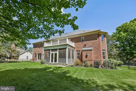 Exterior - 7008 Hamel Hill Ct, Mclean, VA 22101 photo 14 of 18