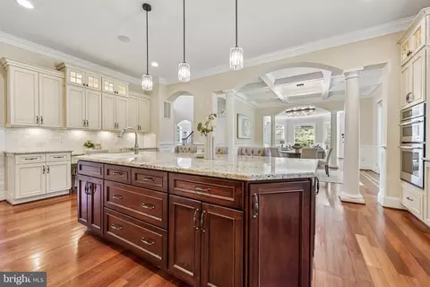 Kitchen - 7008 Hamel Hill Ct, Mclean, VA 22101 photo 6 of 10