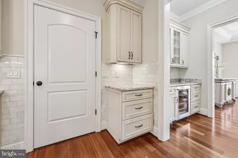 Entry Way - 7008 Hamel Hill Ct, Mclean, VA 22101 photo 7 of 15